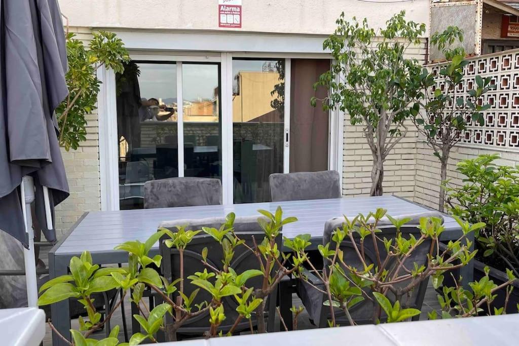 Spacious Penthouse With Big Private Terrace & View Appartement