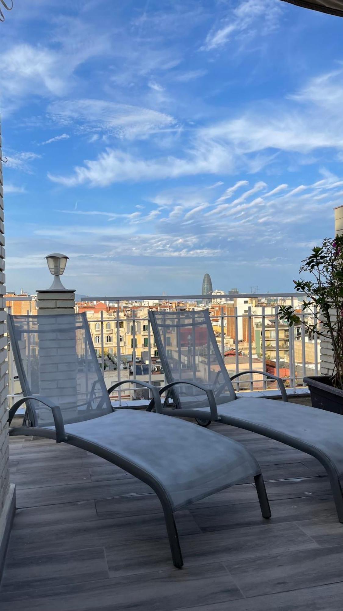 Spacious Penthouse With Big Private Terrace & View *
