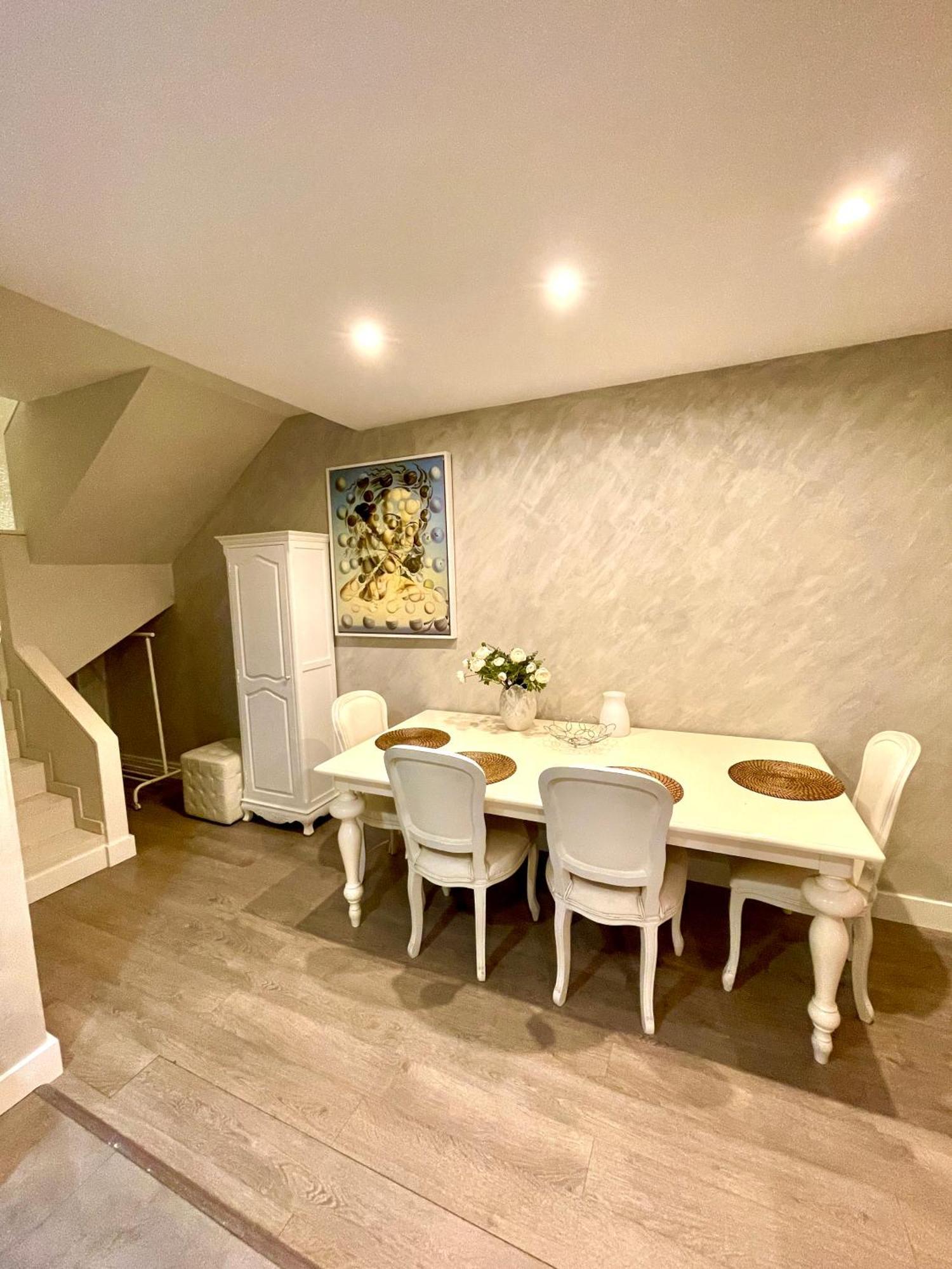 Spacious Penthouse With Big Private Terrace & View
