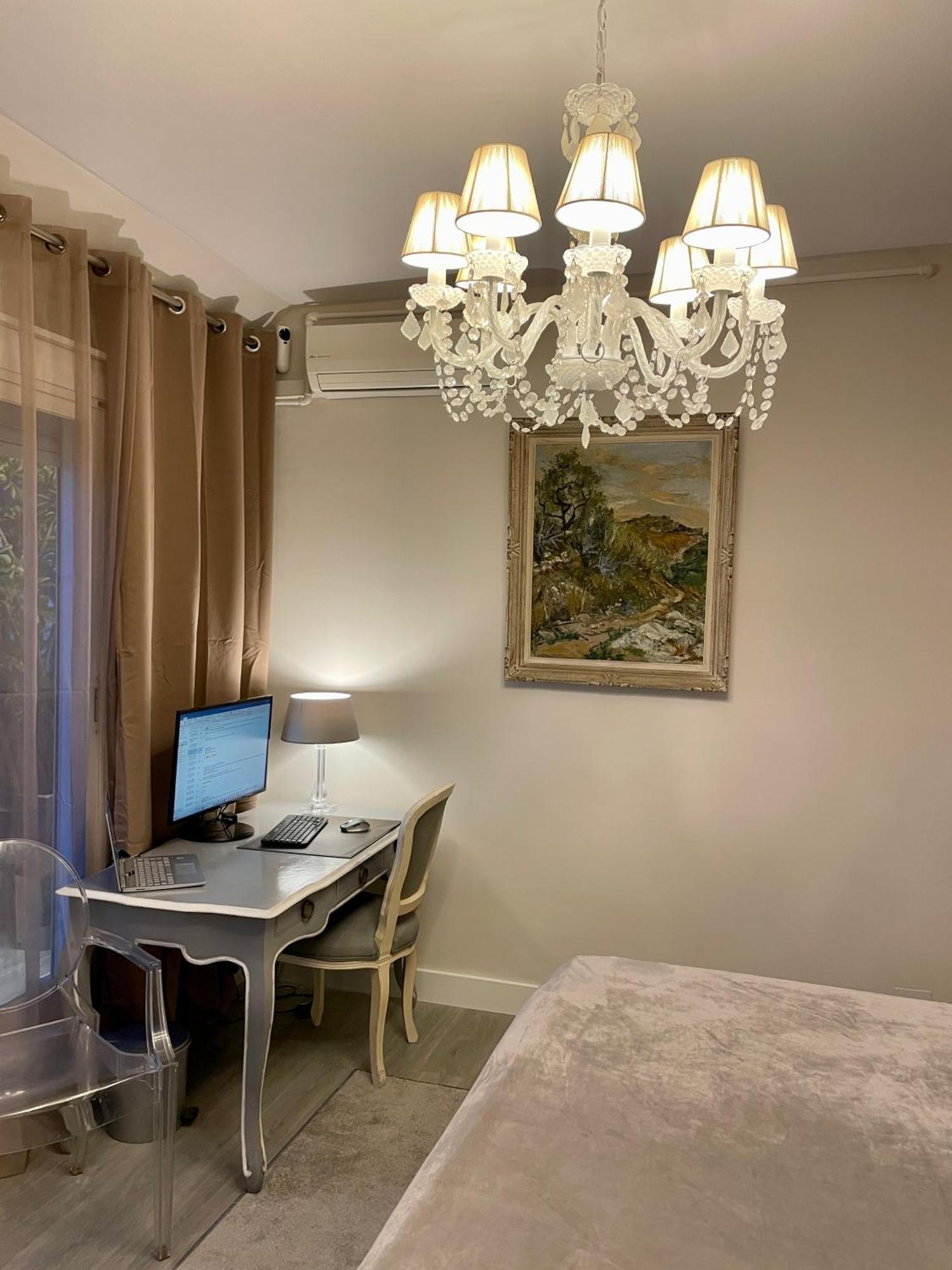 Spacious Penthouse With Big Private Terrace & View Appartement