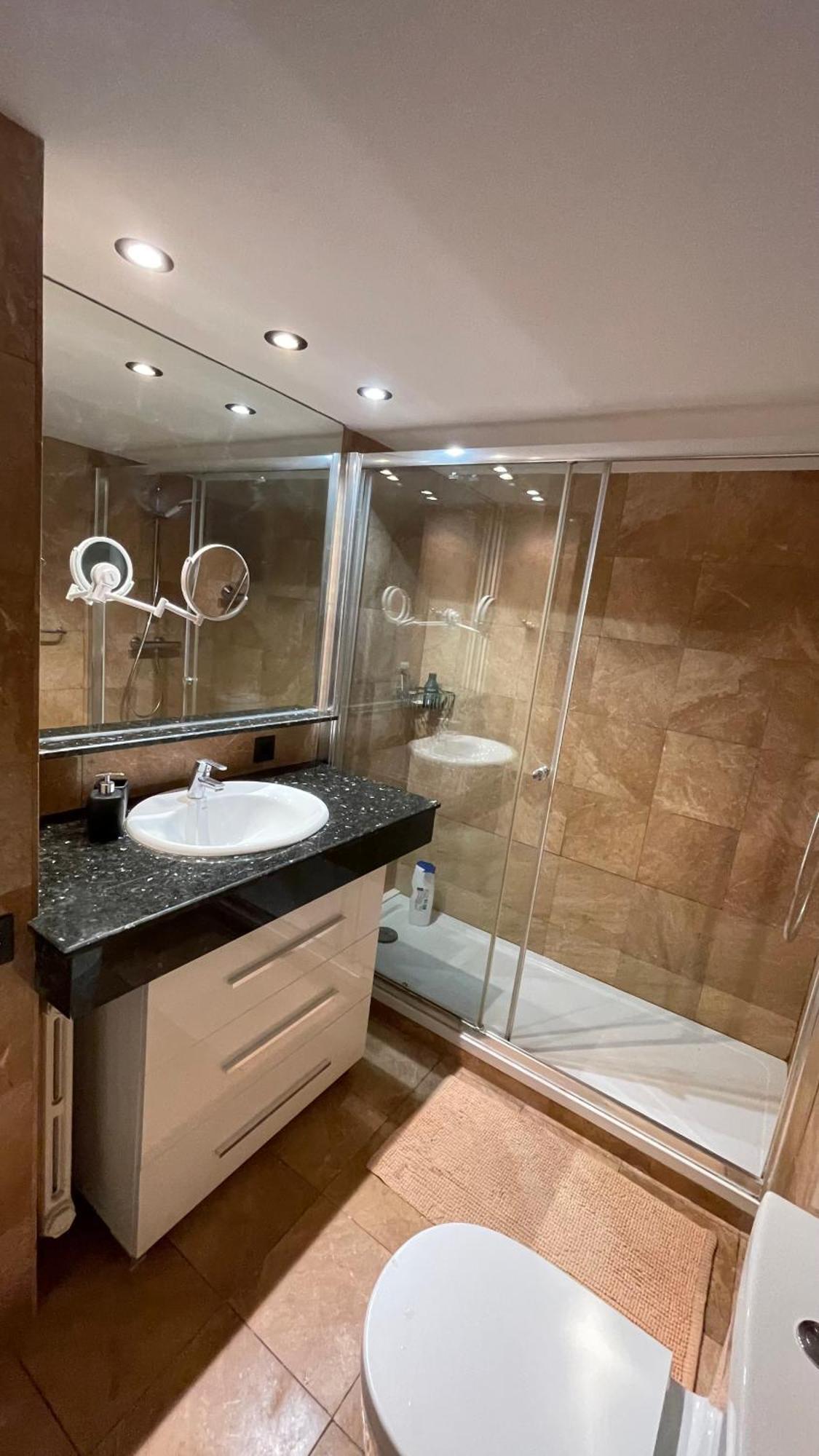 Spacious Penthouse With Big Private Terrace & View *